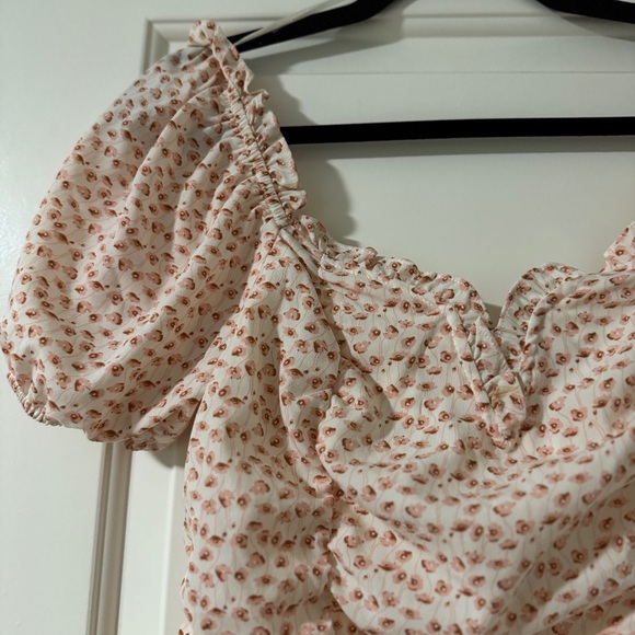 astr the label mini ruched floral dress - Picture 4 of 6